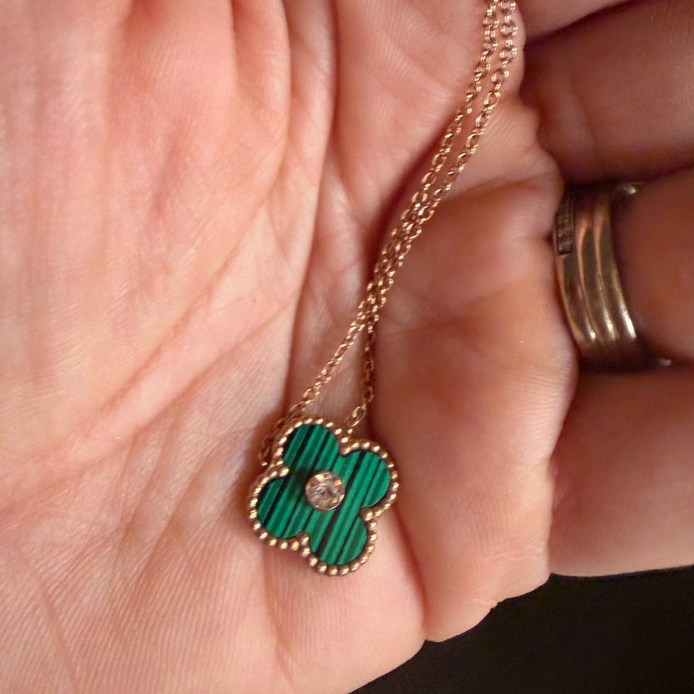 Enchanted Clover Pendant Necklace 18k rose gold